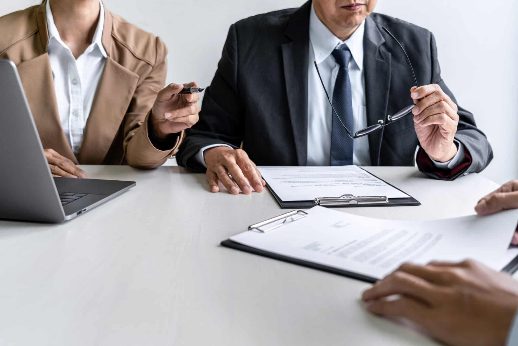 business-man-explaining-about-his-profile-to-two-selection-committee-manager-sitting-in-during-job_t20_Nxy7P7